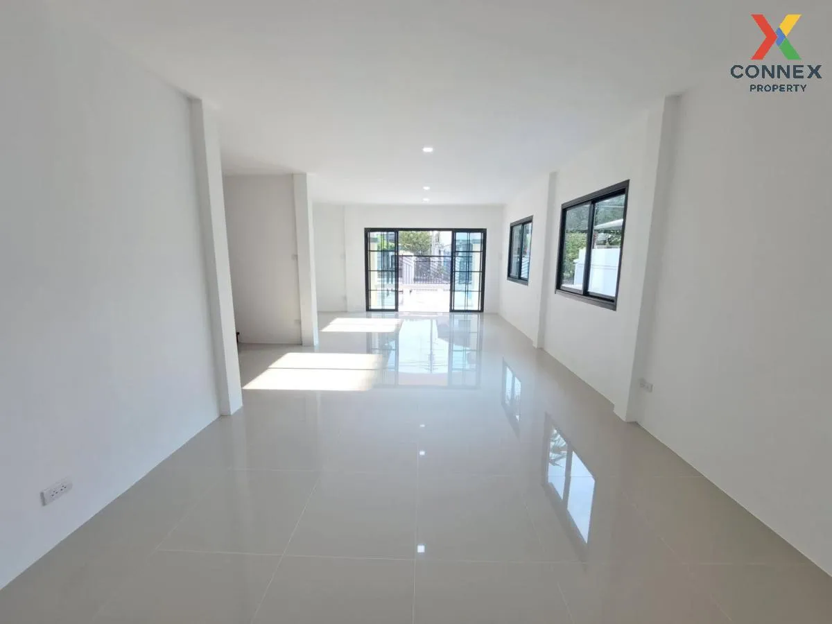 For Sale House , Phatchara Ville 2 , wide frontage , newly renova