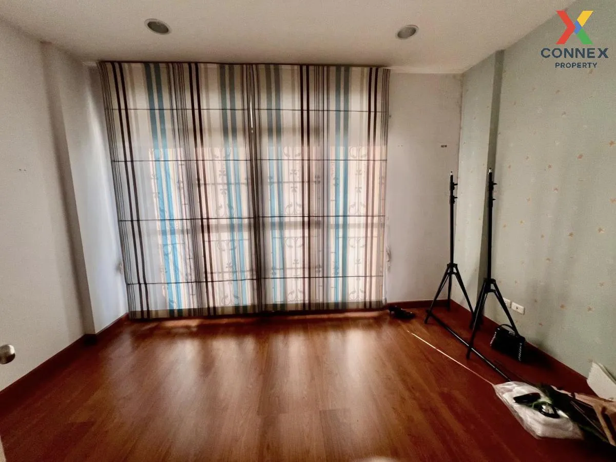 ขายทาวน์เฮ้าส์/ทาวน์โฮม  บ้านกลางเมือง เดอะ ปารีส พระราม 9-รามคำแ