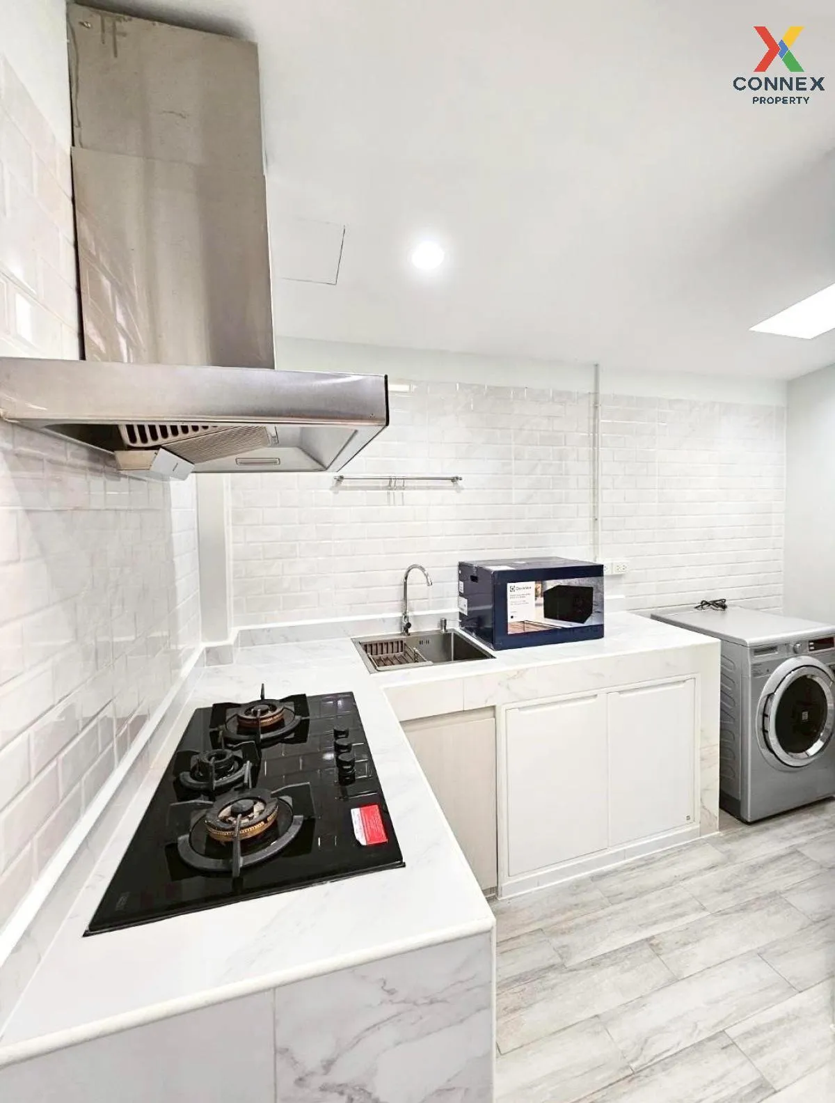 เช่าอาคารพาณิชย์ 3 ชั้น พื้นที่ 165 ตารางเมตร ซอยสุขุมวิท 54 พระโ