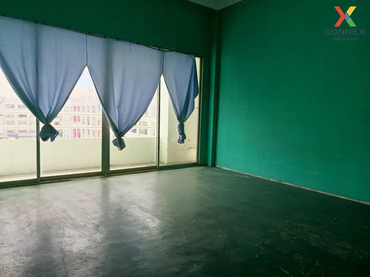 For Sale Commercial Building , Nawathai , corner unit , Khlong Nu For Sale Commercial Building , Nawathai , corner unit , Khlong Nu