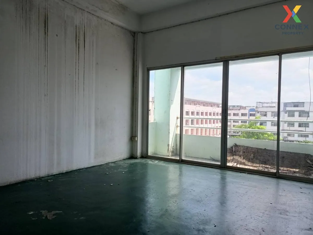 For Sale Commercial Building , Nawathai , corner unit , Khlong Nu For Sale Commercial Building , Nawathai , corner unit , Khlong Nu