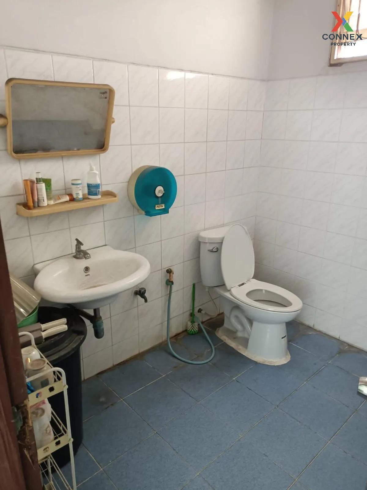 For Sale Commercial Building , Nawathai , corner unit , Khlong Nu For Sale Commercial Building , Nawathai , corner unit , Khlong Nu