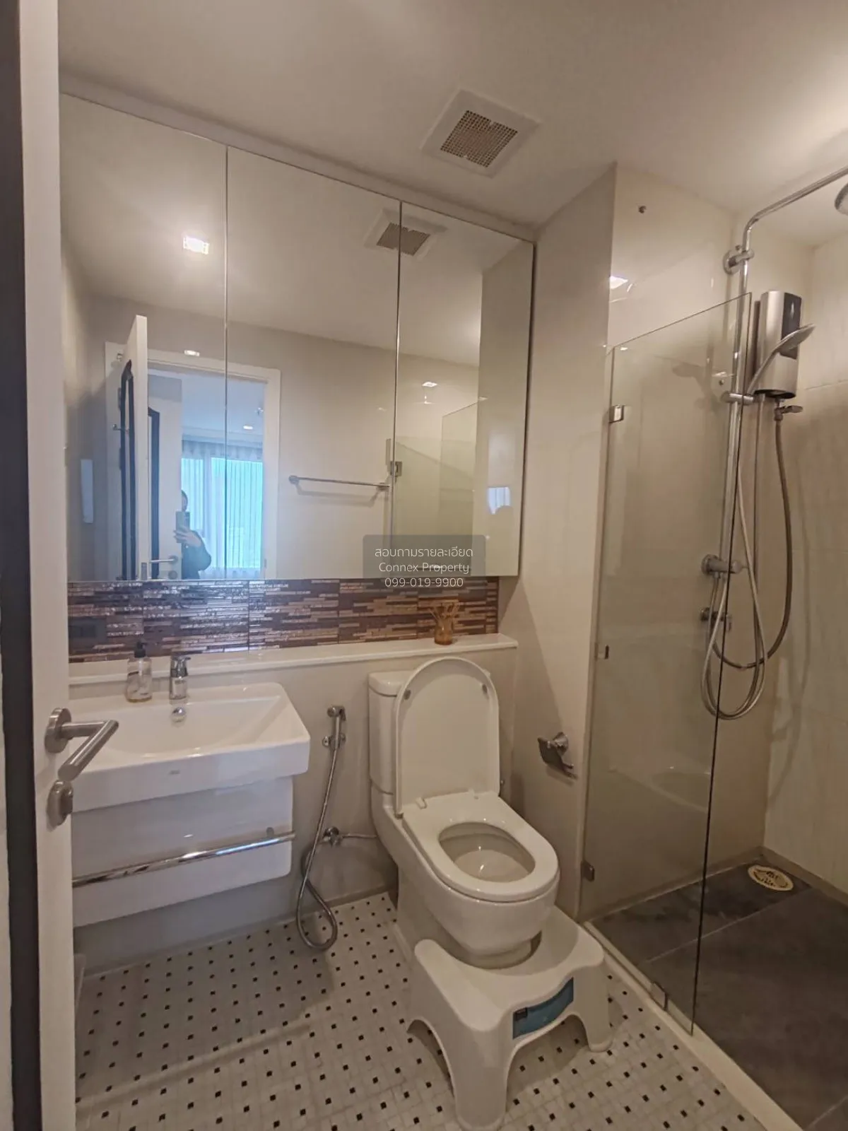 For Rent Condo , Life Ladprao , high floor , corner unit , newly 