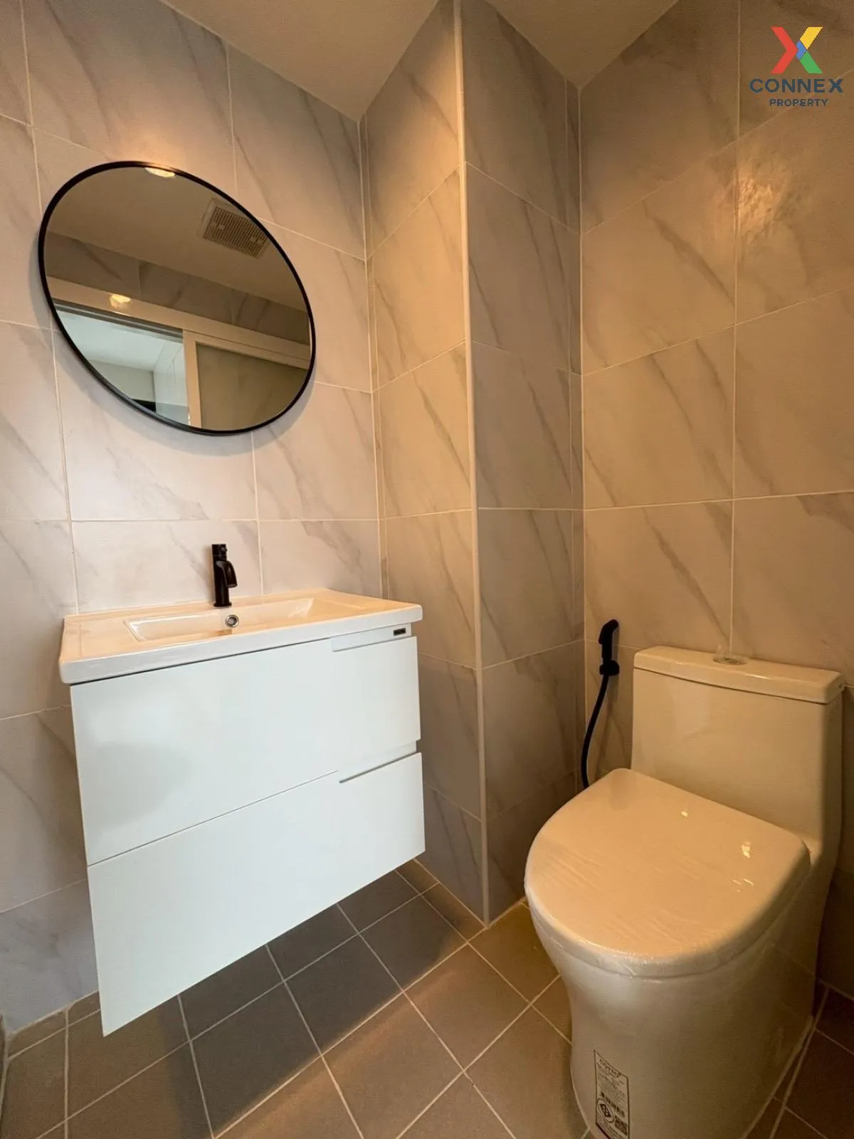 For Sale Condo , Ideo Sathorn - Thapra , high floor , newly renov