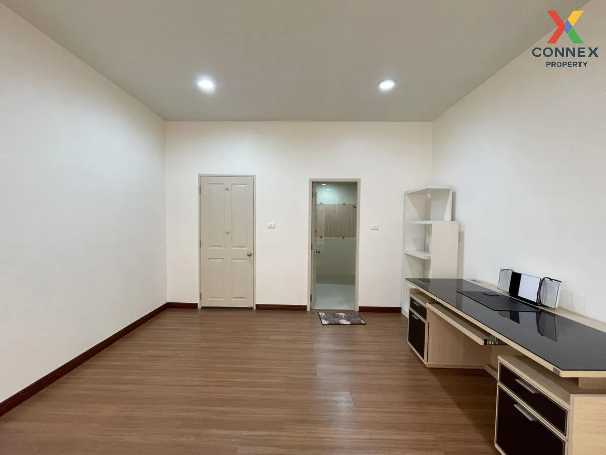 For Sale Townhouse/Townhome  , Baan Klang Muang The Paris Rama 9-