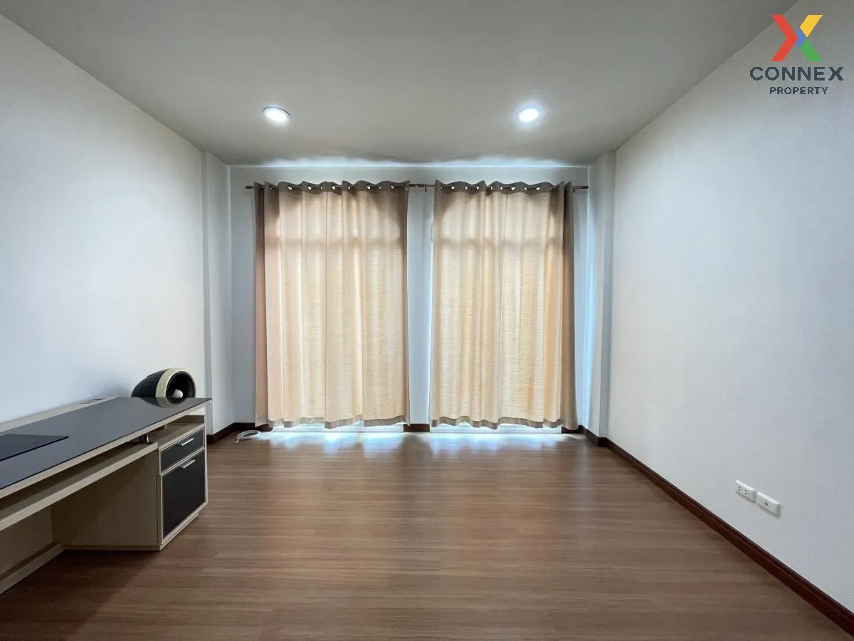 For Sale Townhouse/Townhome  , Baan Klang Muang The Paris Rama 9-