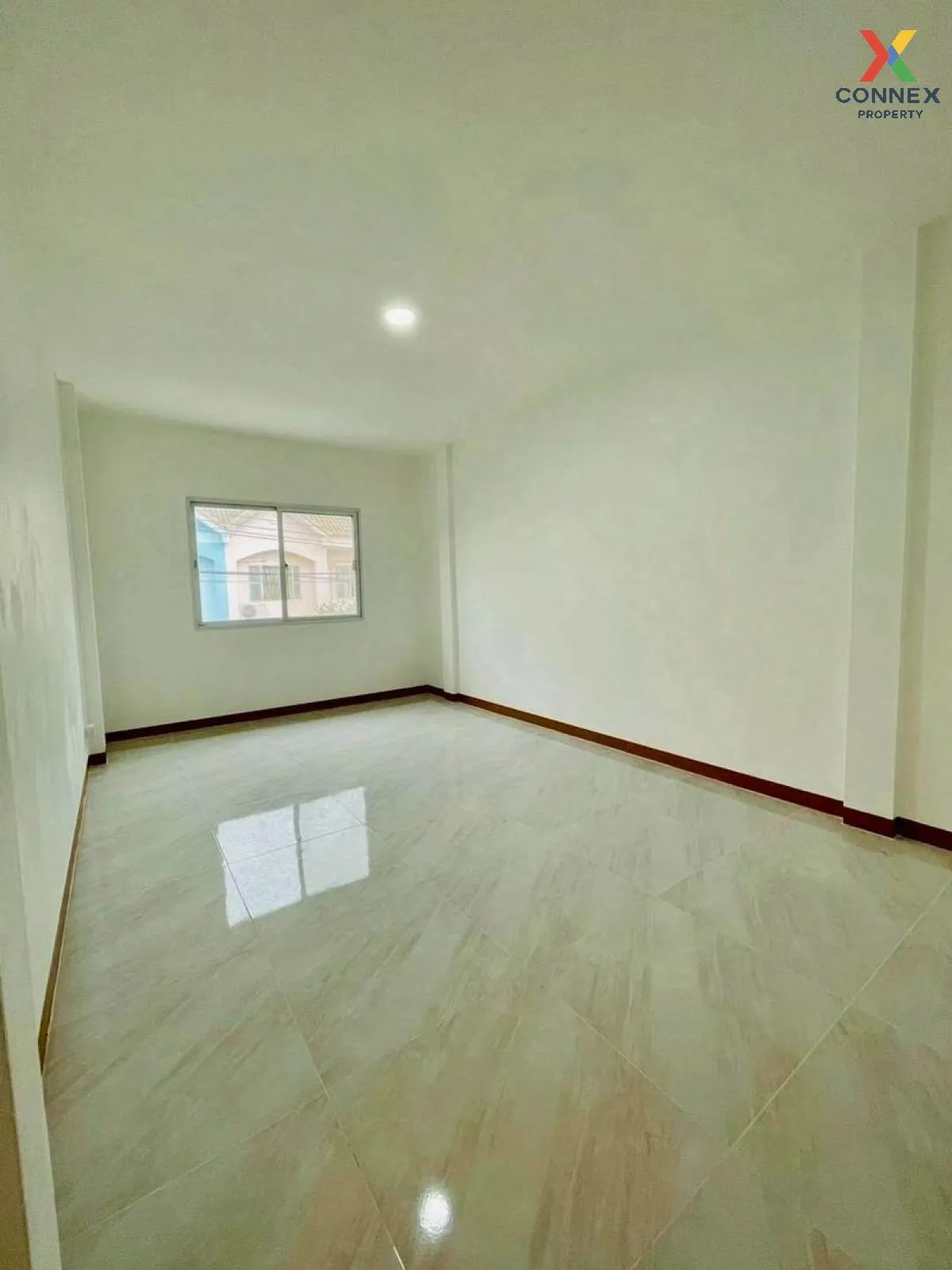 ขายทาวน์เฮ้าส์/ทาวน์โฮม  บัวทองธานี พาร์ค หน้ากว้าง บางบัวทอง บาง