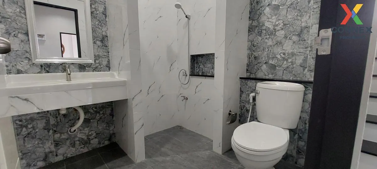 For Sale House , Kritsada Nakhon 31 , Salathammasop Sop , Thawi W