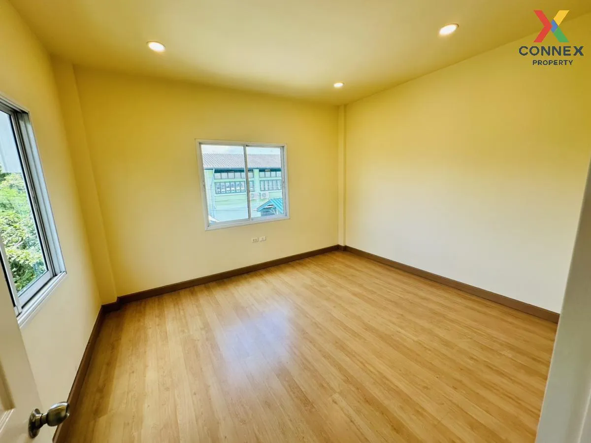 For Sale Townhouse/Townhome  , Prinyaluck Light Rama 5 , corner u
