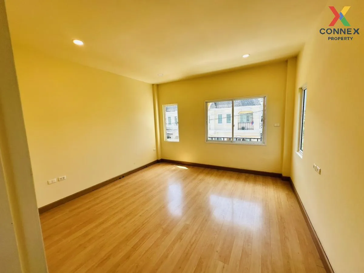 For Sale Townhouse/Townhome  , Prinyaluck Light Rama 5 , corner u