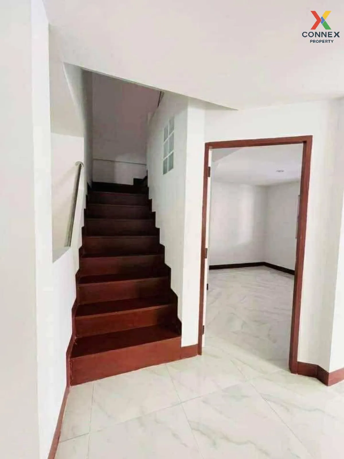 For Sale House , Siwarat 9 Bangbuathong , corner unit , wide fron 4