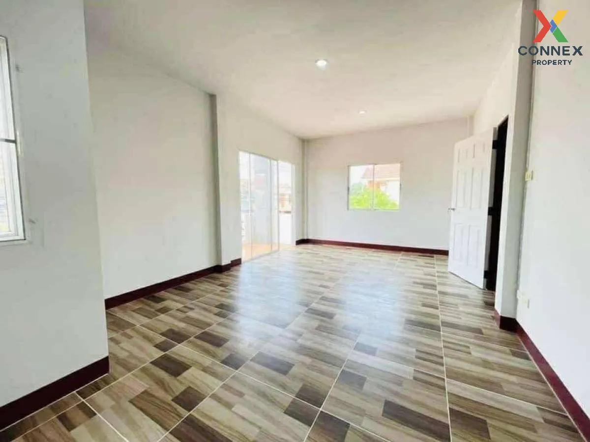 For Sale House , Siwarat 9 Bangbuathong , corner unit , wide fron