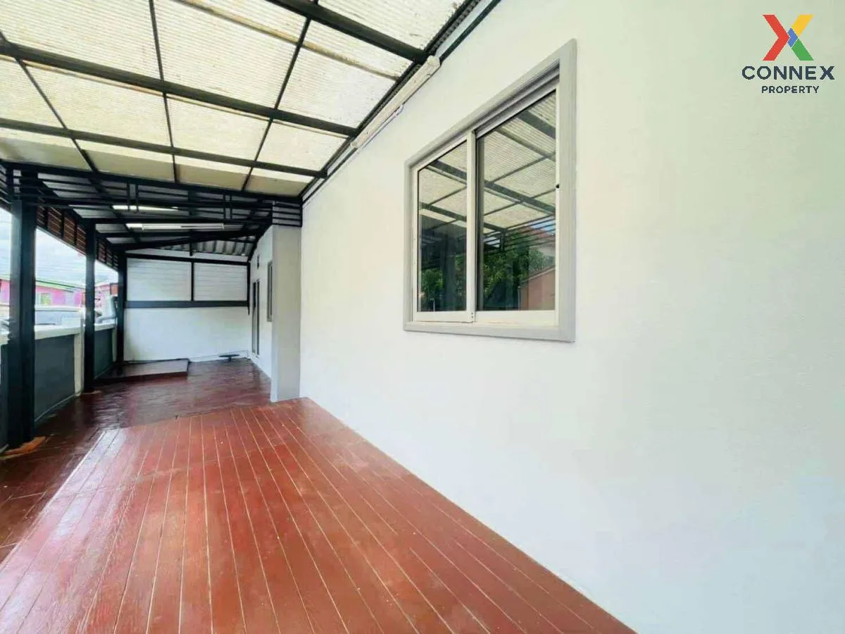 For Sale House , Siwarat 9 Bangbuathong , corner unit , wide fron