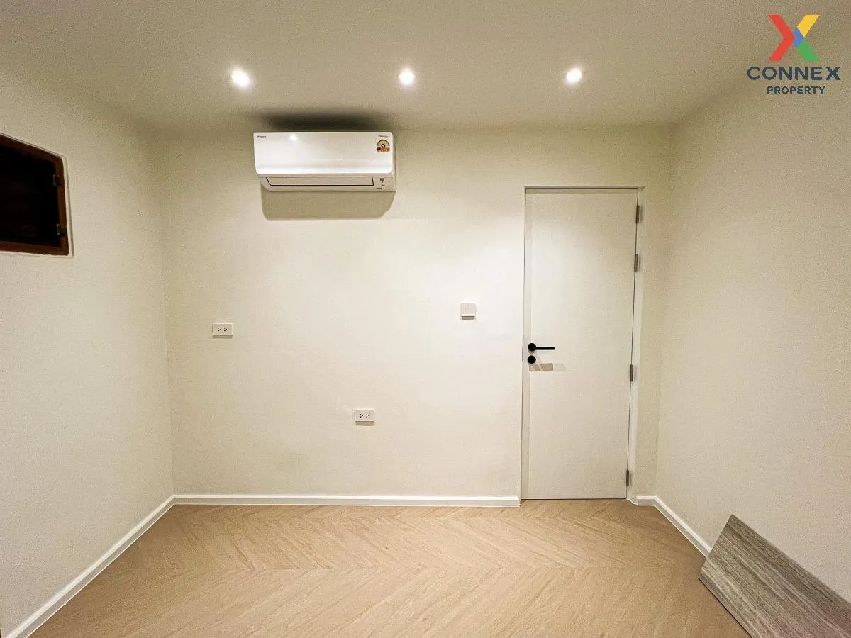For Rent Condo , Siphraya River View , MRT-Hua Lamphong , Talat N