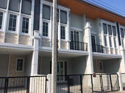 ขายทาวน์เฮ้าส์/ทาวน์โฮม  โกลเด้น ทาวน์ 2 สุขสวัสดิ์ - พุทธบูชา บางปะกอก เขต ราษฎร์บูรณะ กรุงเทพ CX-135035 ขายทาวน์เฮ้าส์/ทาวน์โฮม  โกลเด้น ทาวน์ 2 สุขสวัสดิ์ - พุทธบูชา บางปะกอก เขต ราษฎร์บูรณะ กรุงเทพ CX-135035