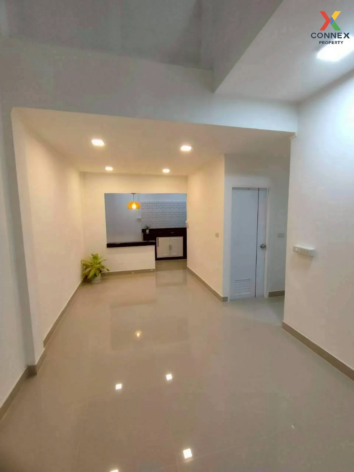 ขายทาวน์เฮ้าส์/ทาวน์โฮม  เกล้ารัตนา - ธนกาญจน์ รีโนเวทใหม่ MRT-สา