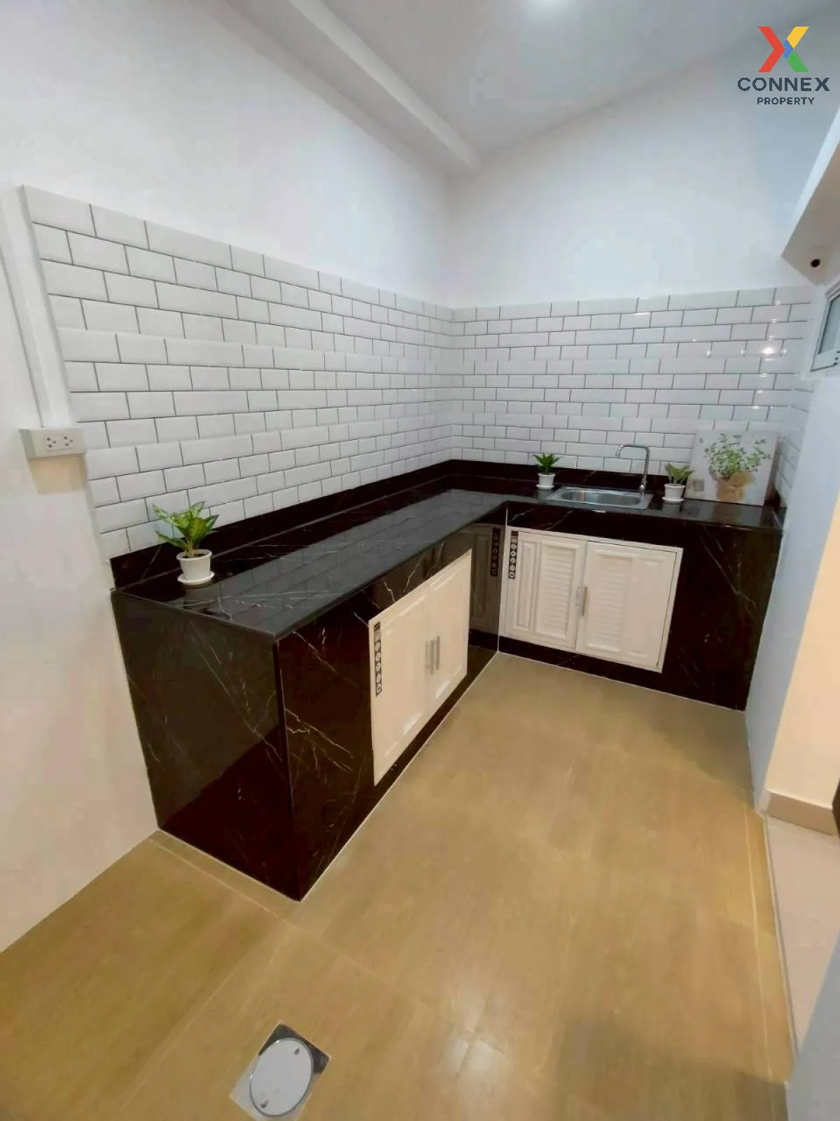 ขายทาวน์เฮ้าส์/ทาวน์โฮม  เกล้ารัตนา - ธนกาญจน์ รีโนเวทใหม่ MRT-สา