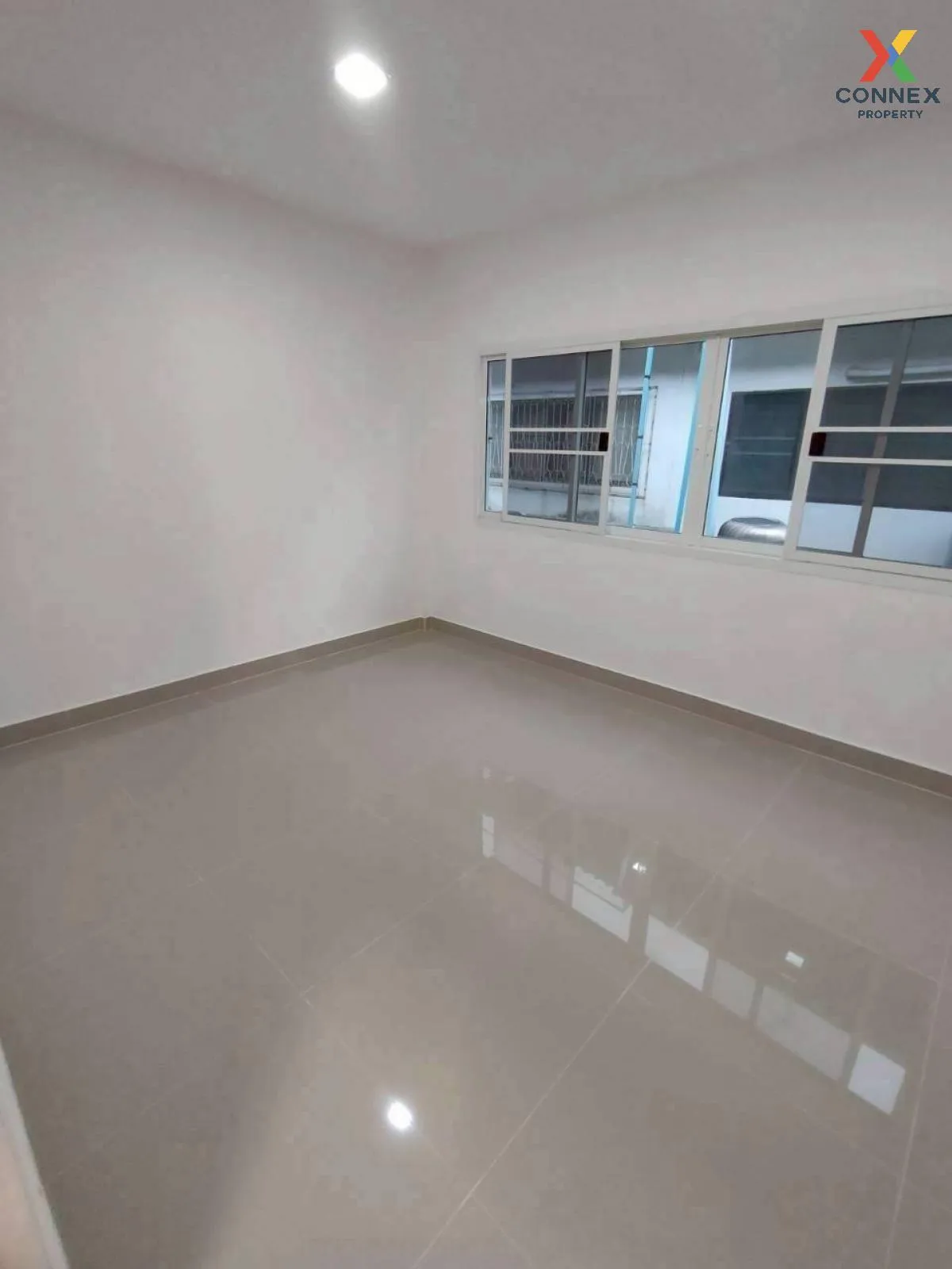 ขายทาวน์เฮ้าส์/ทาวน์โฮม  เกล้ารัตนา - ธนกาญจน์ รีโนเวทใหม่ MRT-สา