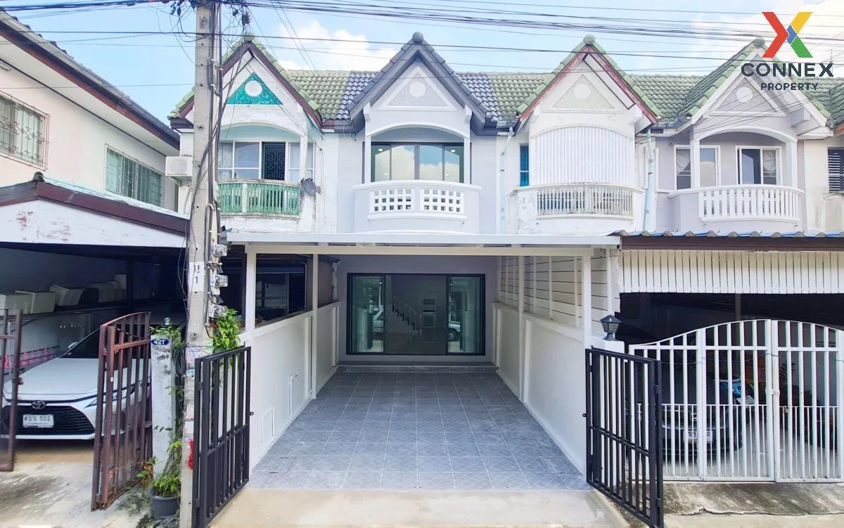 For Sale Townhouse/Townhome  , Tawanna Village , newly renovated  1