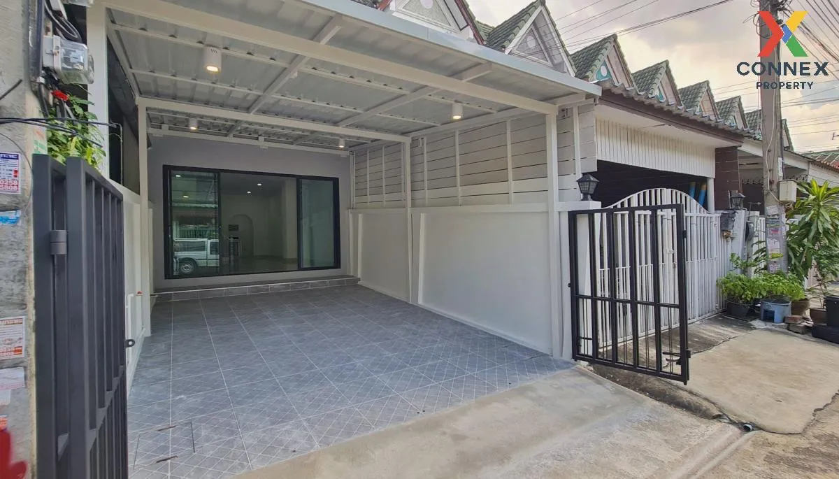 For Sale Townhouse/Townhome  , Tawanna Village , newly renovated  2