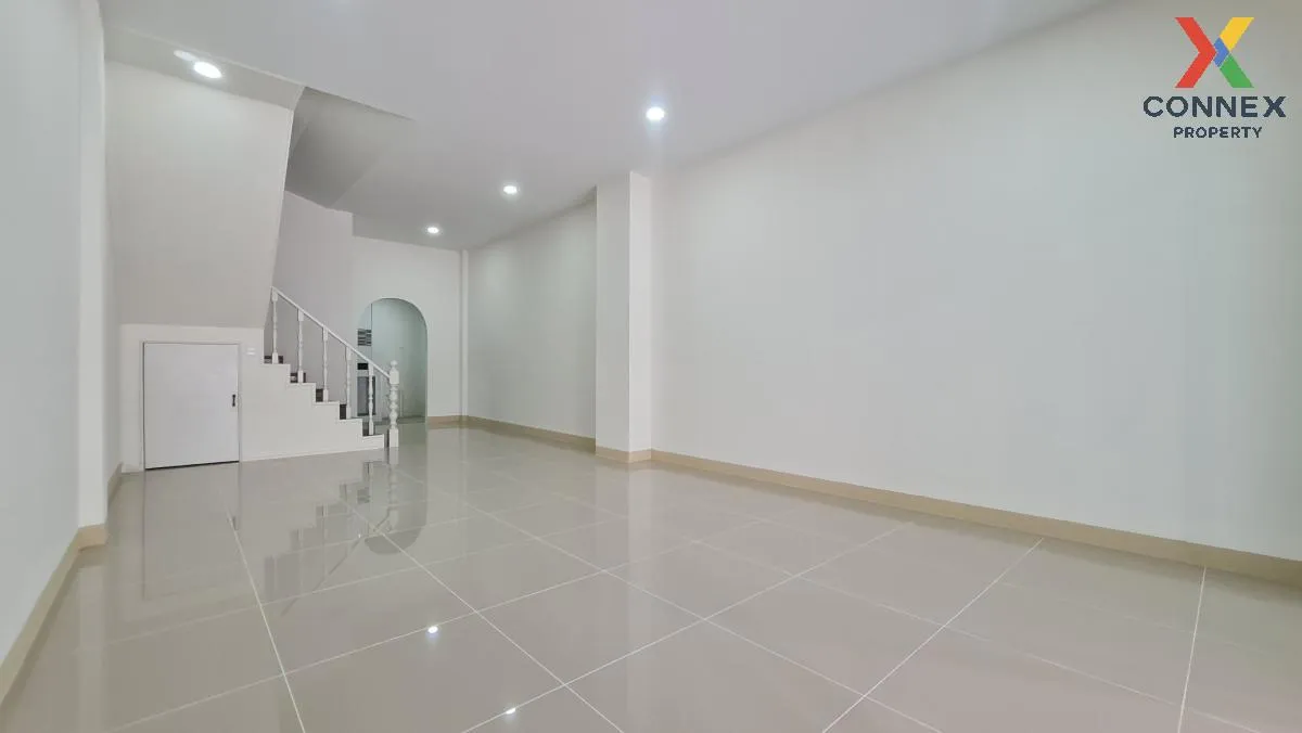 For Sale Townhouse/Townhome  , Tawanna Village , newly renovated  4