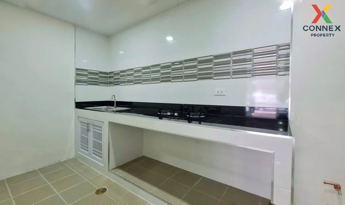 For Sale Townhouse/Townhome  , Tawanna Village , newly renovated 