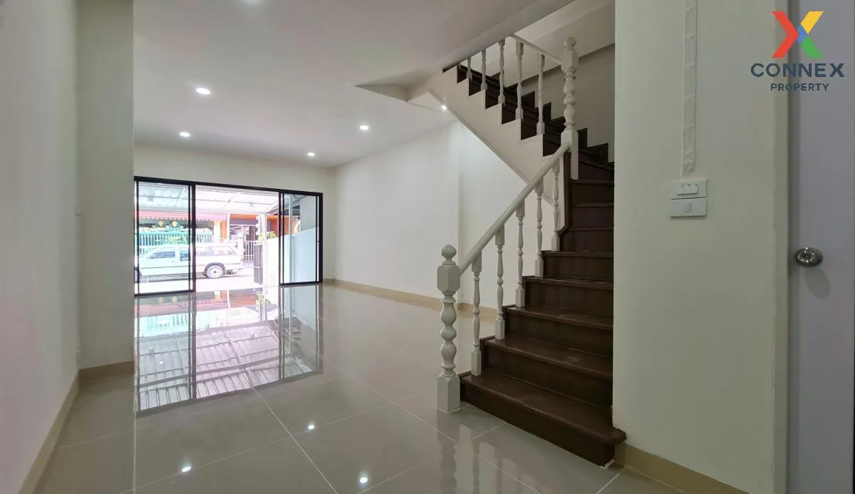 For Sale Townhouse/Townhome  , Tawanna Village , newly renovated 