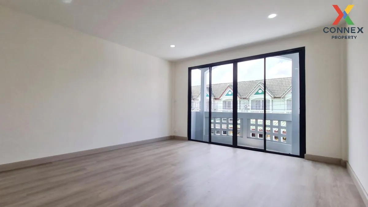 For Sale Townhouse/Townhome  , Tawanna Village , newly renovated 