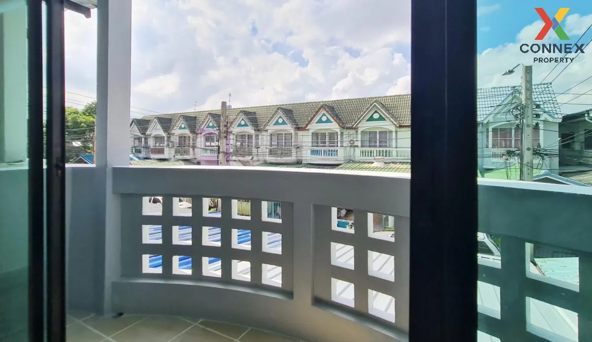 For Sale Townhouse/Townhome  , Tawanna Village , newly renovated 