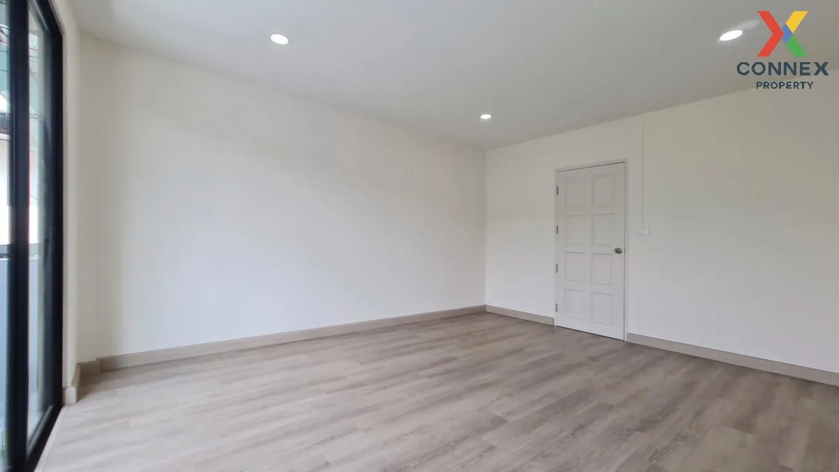 For Sale Townhouse/Townhome  , Tawanna Village , newly renovated 