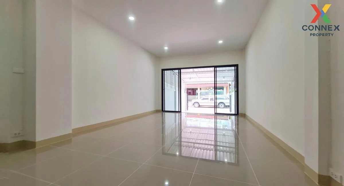 For Sale Townhouse/Townhome  , Tawanna Village , newly renovated 