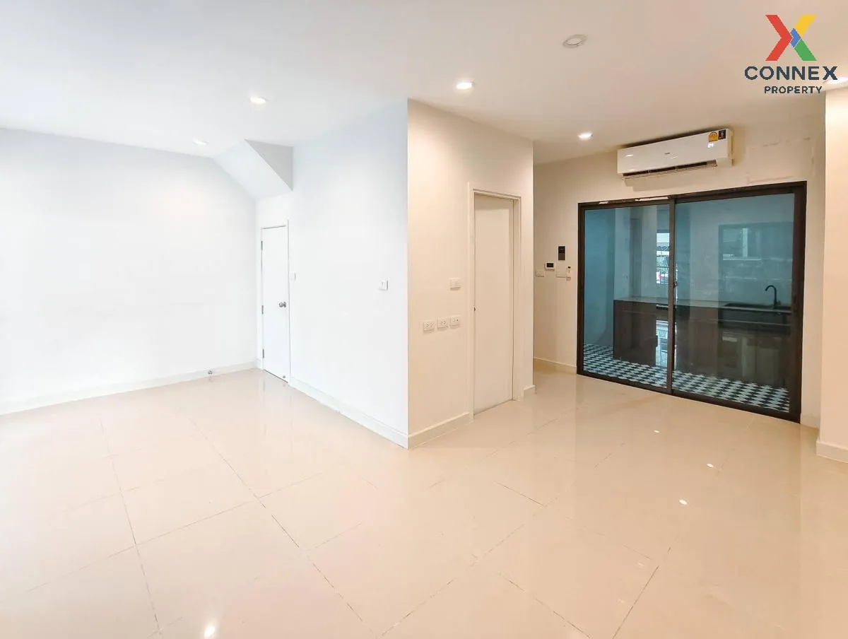 ขายทาวน์เฮ้าส์/ทาวน์โฮม  วี คอมพาวด์ บางวี คอมพาวด์ บางนา - ศรีนค 4