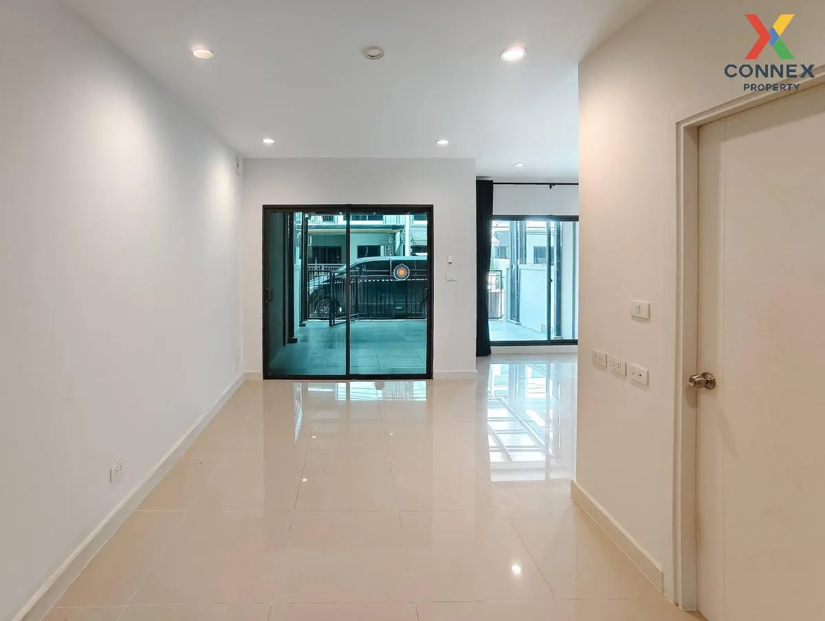 ขายทาวน์เฮ้าส์/ทาวน์โฮม  วี คอมพาวด์ บางวี คอมพาวด์ บางนา - ศรีนค