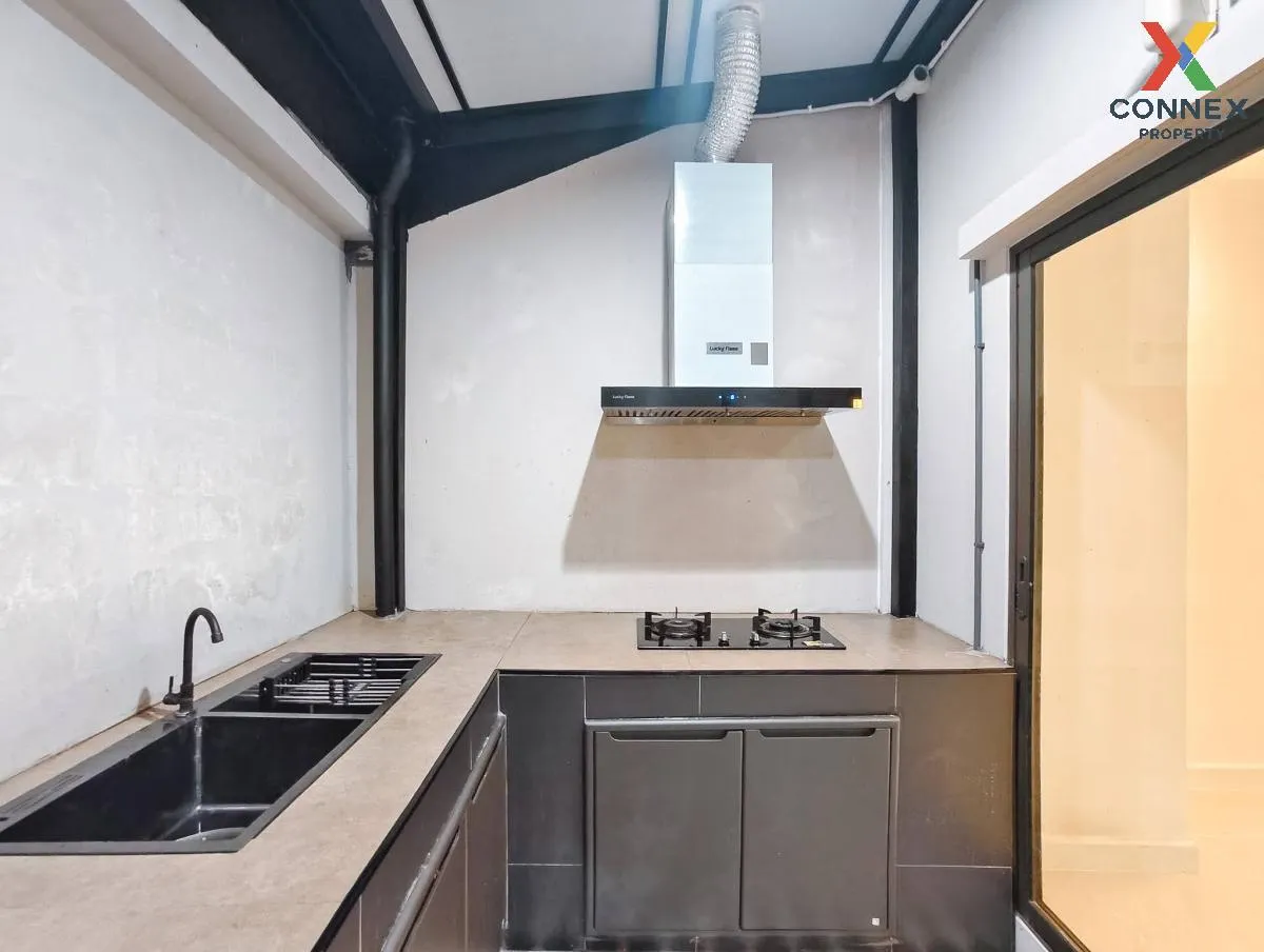 ขายทาวน์เฮ้าส์/ทาวน์โฮม  วี คอมพาวด์ บางวี คอมพาวด์ บางนา - ศรีนค