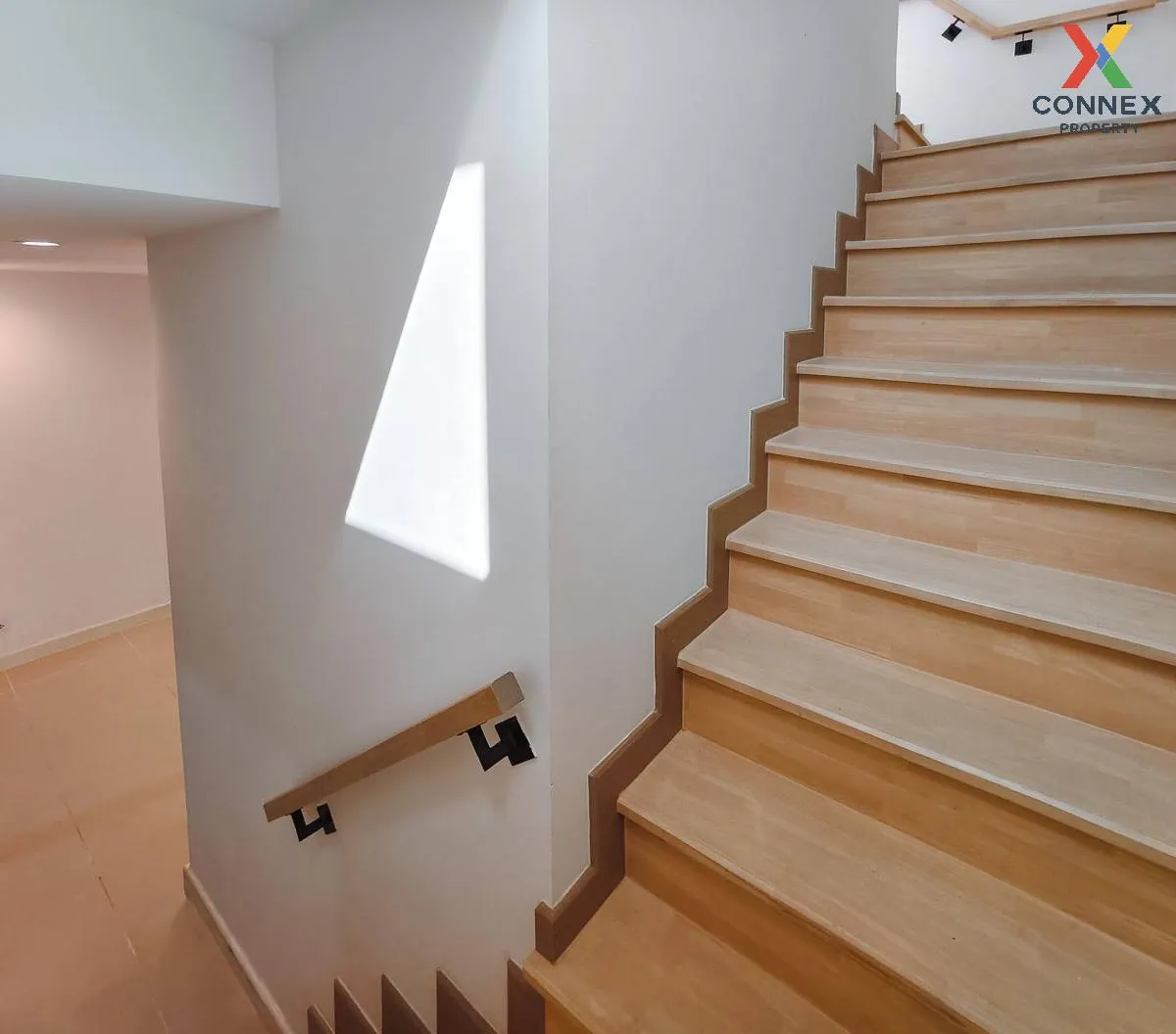 ขายทาวน์เฮ้าส์/ทาวน์โฮม  วี คอมพาวด์ บางวี คอมพาวด์ บางนา - ศรีนค