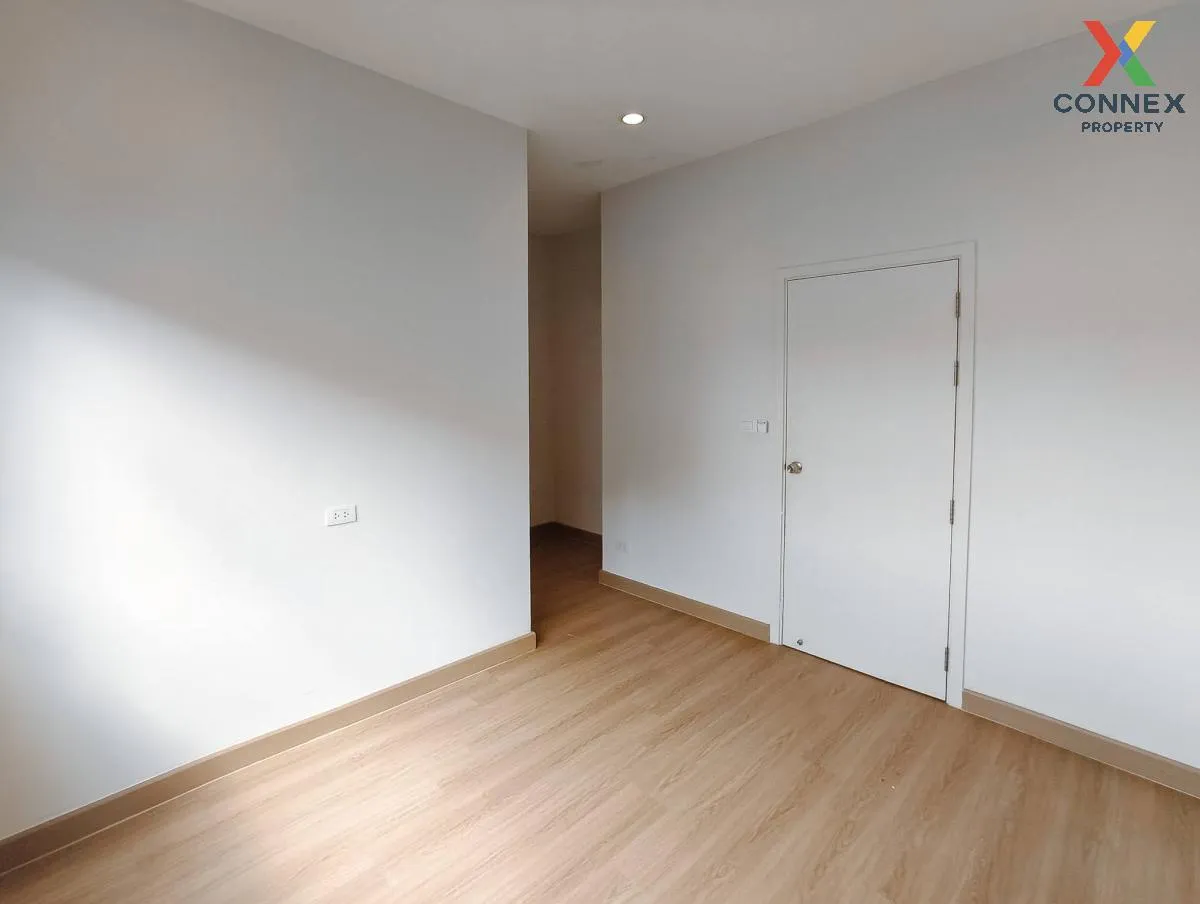 ขายทาวน์เฮ้าส์/ทาวน์โฮม  วี คอมพาวด์ บางวี คอมพาวด์ บางนา - ศรีนค