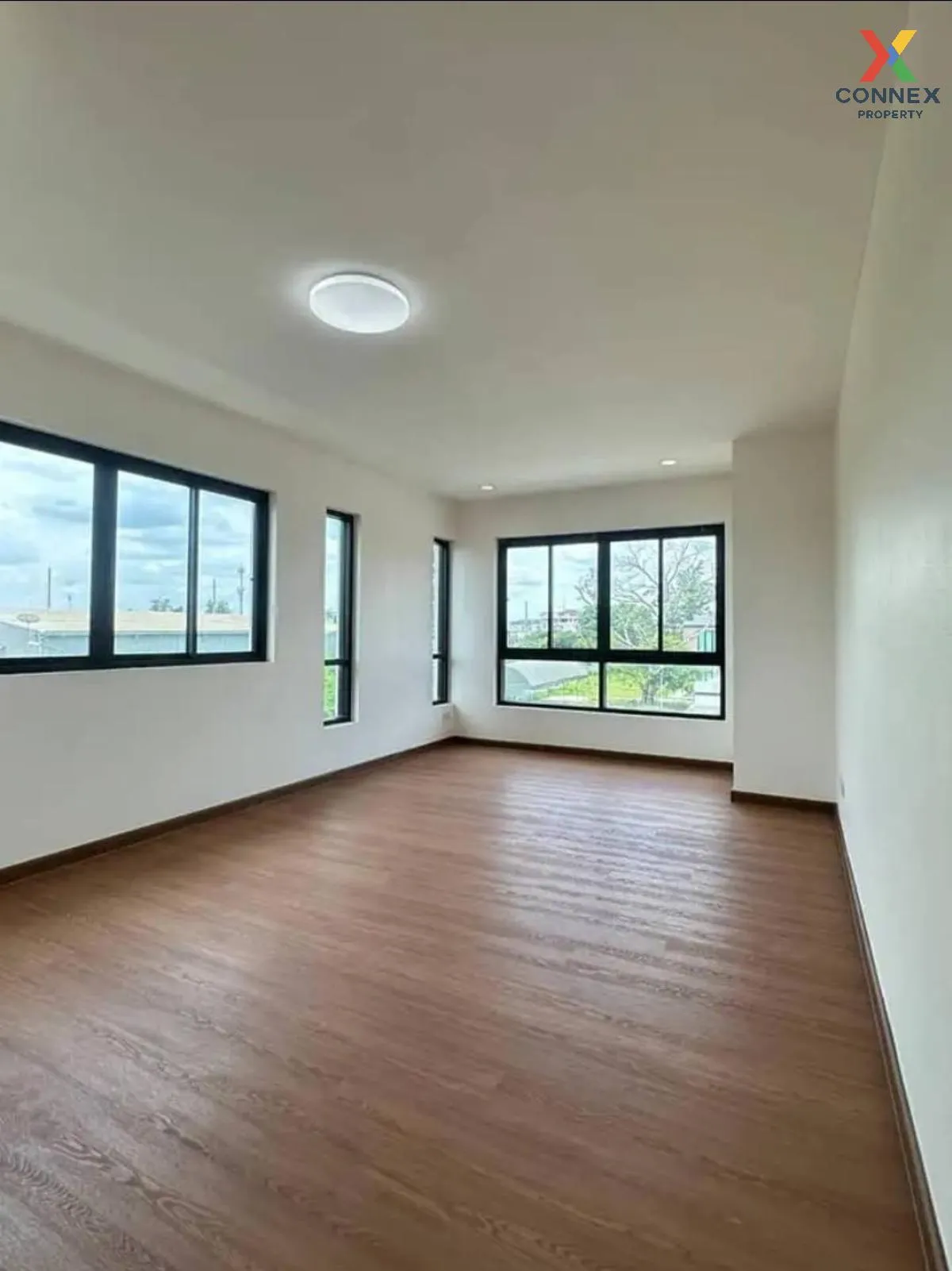 For Sale Luxury Townhouses @Kaset-Nawamin , high floor , corner u