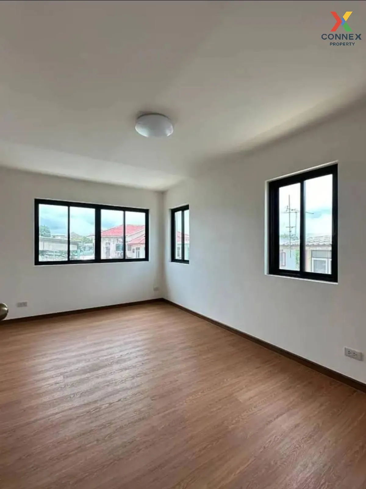 For Sale Luxury Townhouses @Kaset-Nawamin , high floor , corner u