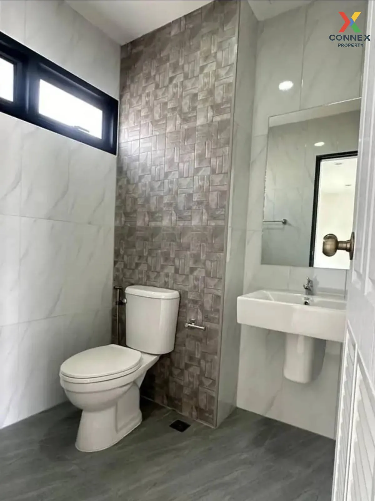 For Sale Luxury Townhouses @Kaset-Nawamin , high floor , corner u