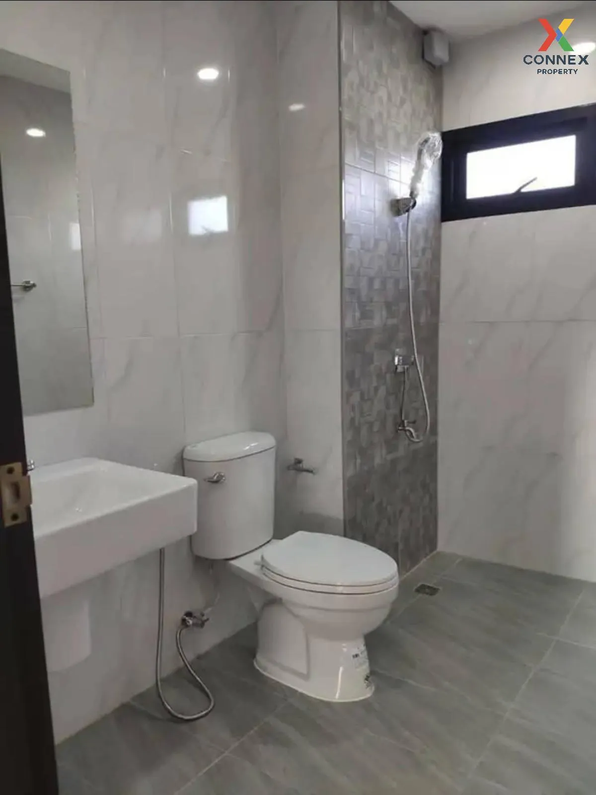 For Sale Luxury Townhouses @Kaset-Nawamin , high floor , corner u