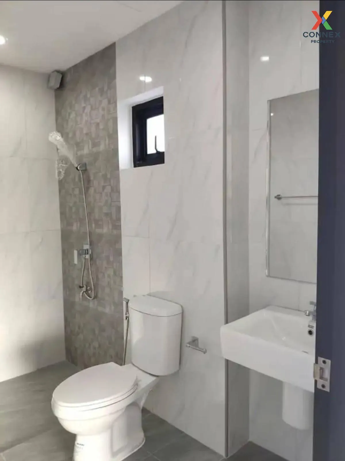 For Sale Luxury Townhouses @Kaset-Nawamin , high floor , corner u