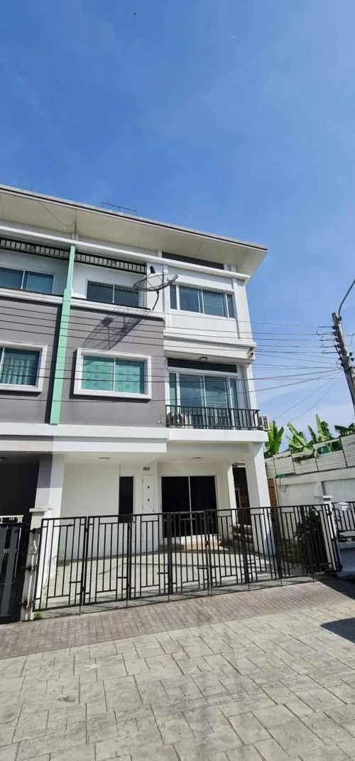 ขายบ้านวิรัลพัชร เอ็กซ์คลูซีฟ เฉลิมพระเกียรติฯ ซอย 8 ชั้นสูง ห้องมุม หน้ากว้าง หนองบอน เขต ประเวศ กรุงเทพ CX-135325