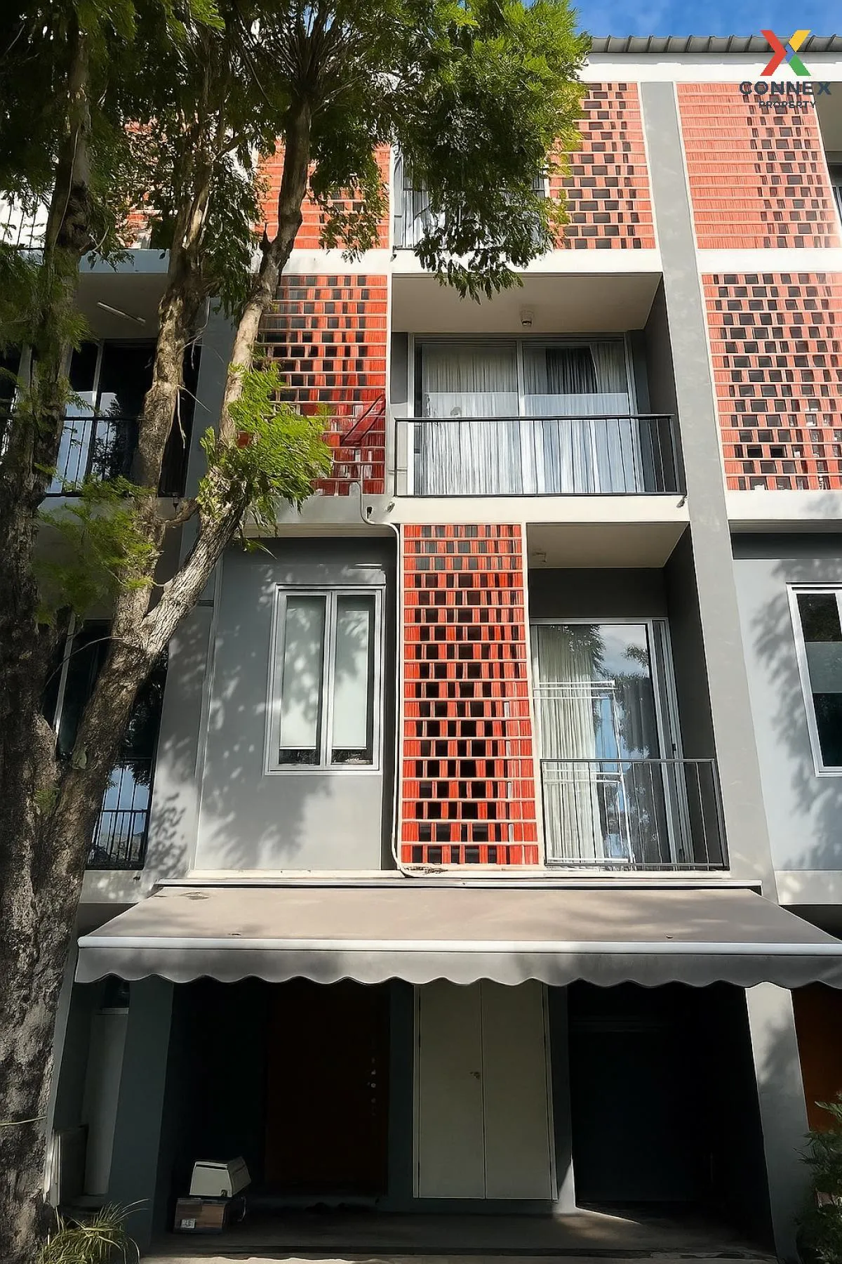 ขายทาวน์เฮ้าส์/ทาวน์โฮม  ไซมิส บลอสซั่ม แอท แฟชั่น วิวสวย ชั้นสูง 1