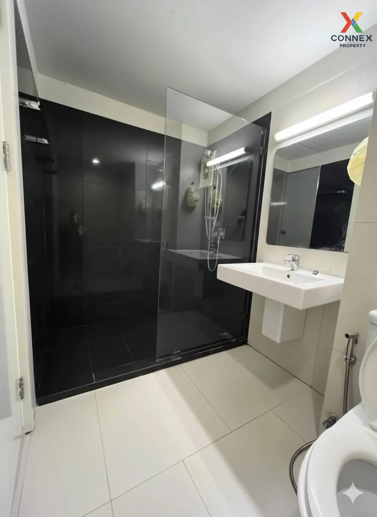 ขายทาวน์เฮ้าส์/ทาวน์โฮม  ไซมิส บลอสซั่ม แอท แฟชั่น วิวสวย ชั้นสูง