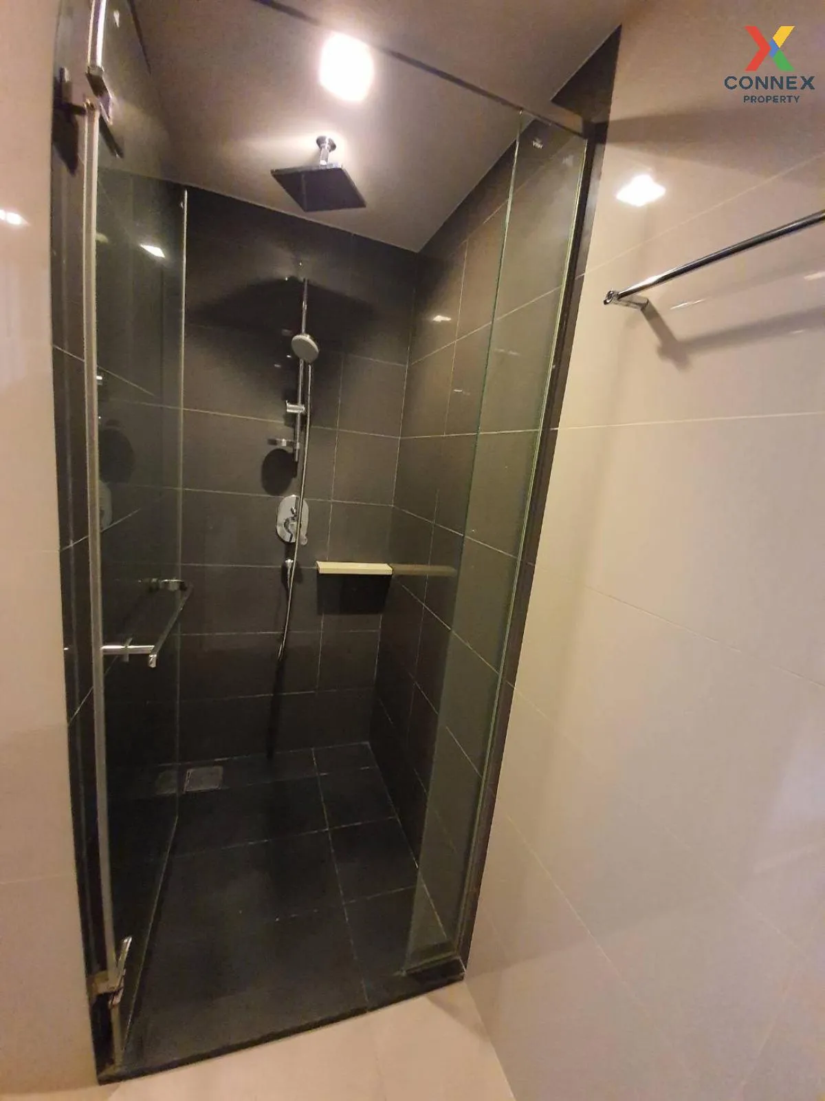 For Sale Condo , Via Botani , nice view , high floor , BTS-Phrom  For Sale Condo , Via Botani , nice view , high floor , BTS-Phrom