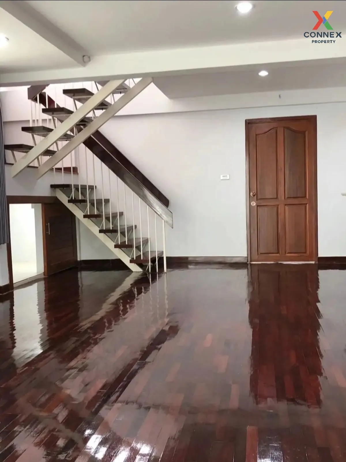 ขายหมู่บ้านลัคกี้เฮ้าส์ @วิภาวดี 16 ชั้นสูง ห้องมุม หน้ากว้าง รี ขายหมู่บ้านลัคกี้เฮ้าส์ @วิภาวดี 16 ชั้นสูง ห้องมุม หน้ากว้าง รี