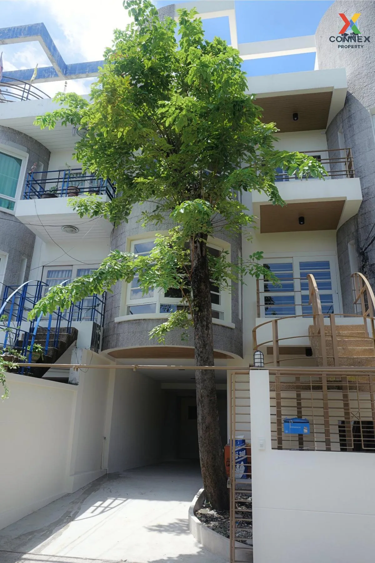 For Sale townhome, Lad Phrao 35 , newly renovated , Chankasem , C 1