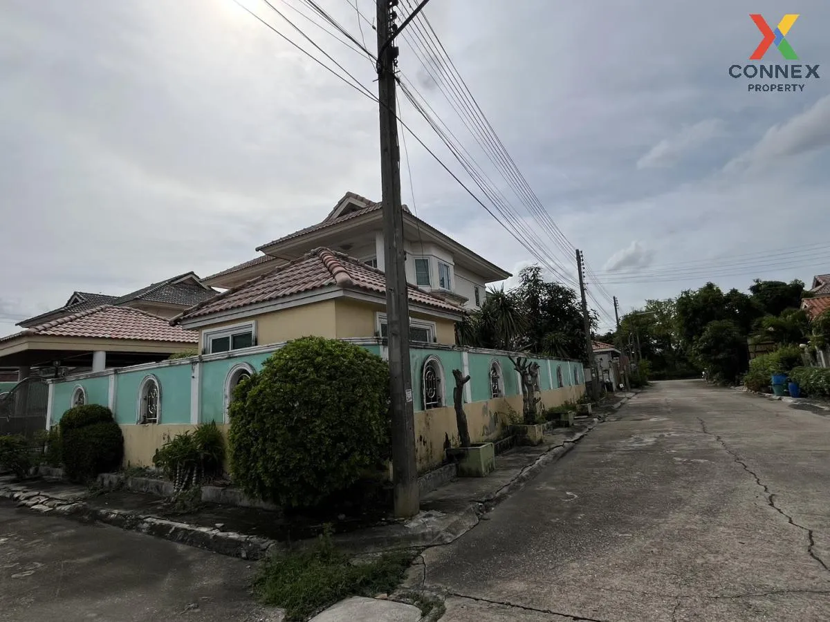 For Sale House , Bhudhani Village , corner unit , Bang Krathuek , 2