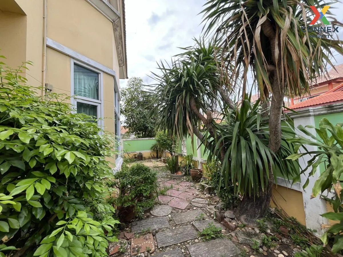 For Sale House , Bhudhani Village , corner unit , Bang Krathuek ,