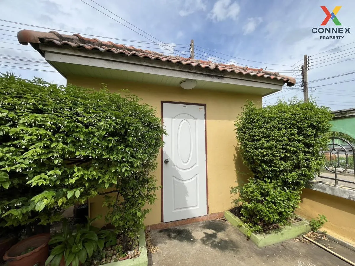 For Sale House , Bhudhani Village , corner unit , Bang Krathuek ,